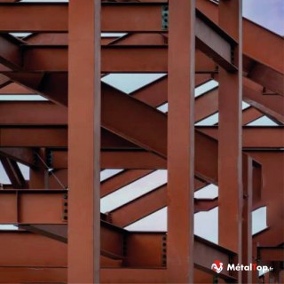 Peindre avec antirouille brun rouge